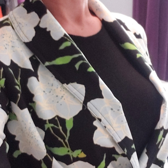 Floral leisure jacket 🌴 - Picture 4 of 5